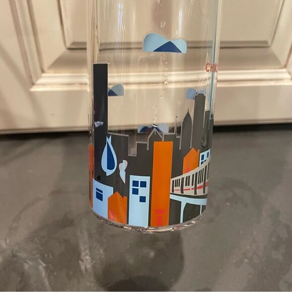 STARBUCKS "You are here" Chicago water bottle - Picture 10 of 11